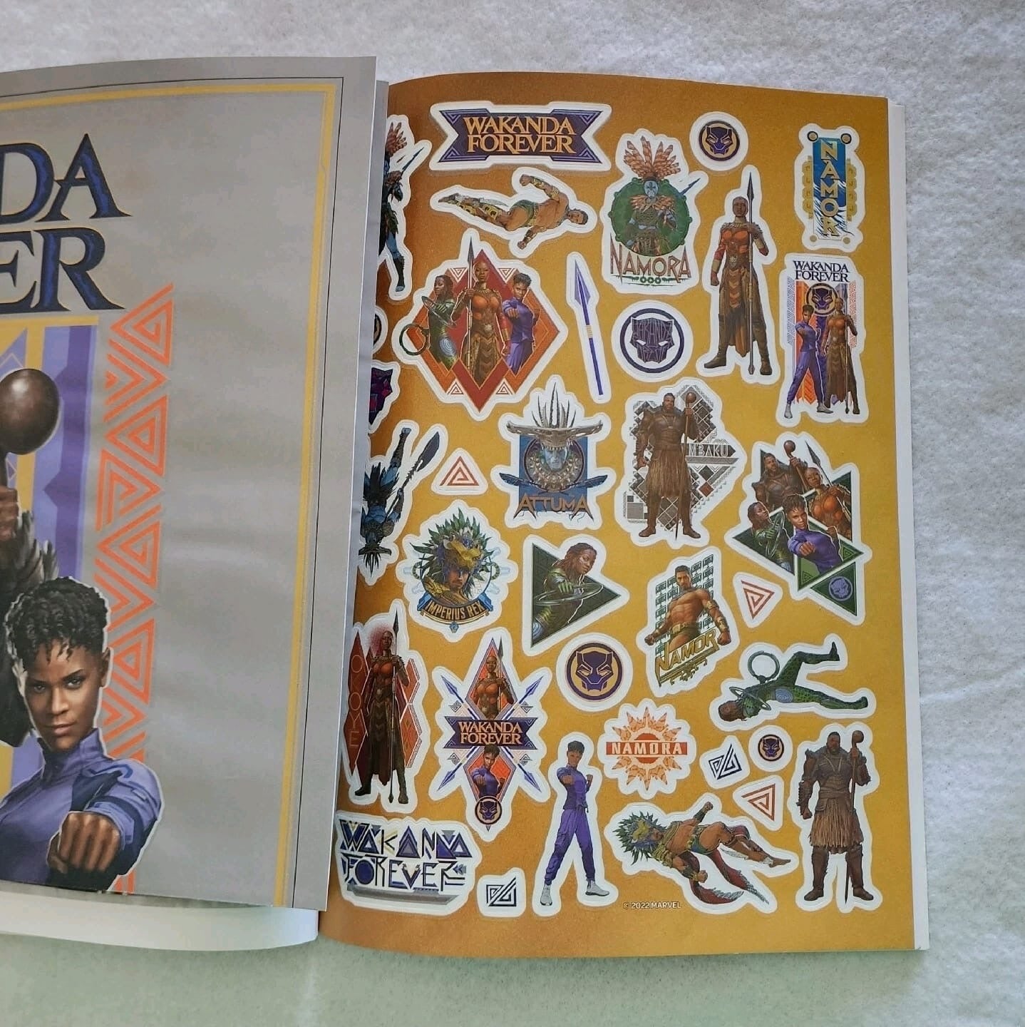 MARVEL WAKANDA FOREVER  COLORING/ACTIVITY BOOK w/GLOW-IN-THE-DARK POSTER/STICKER