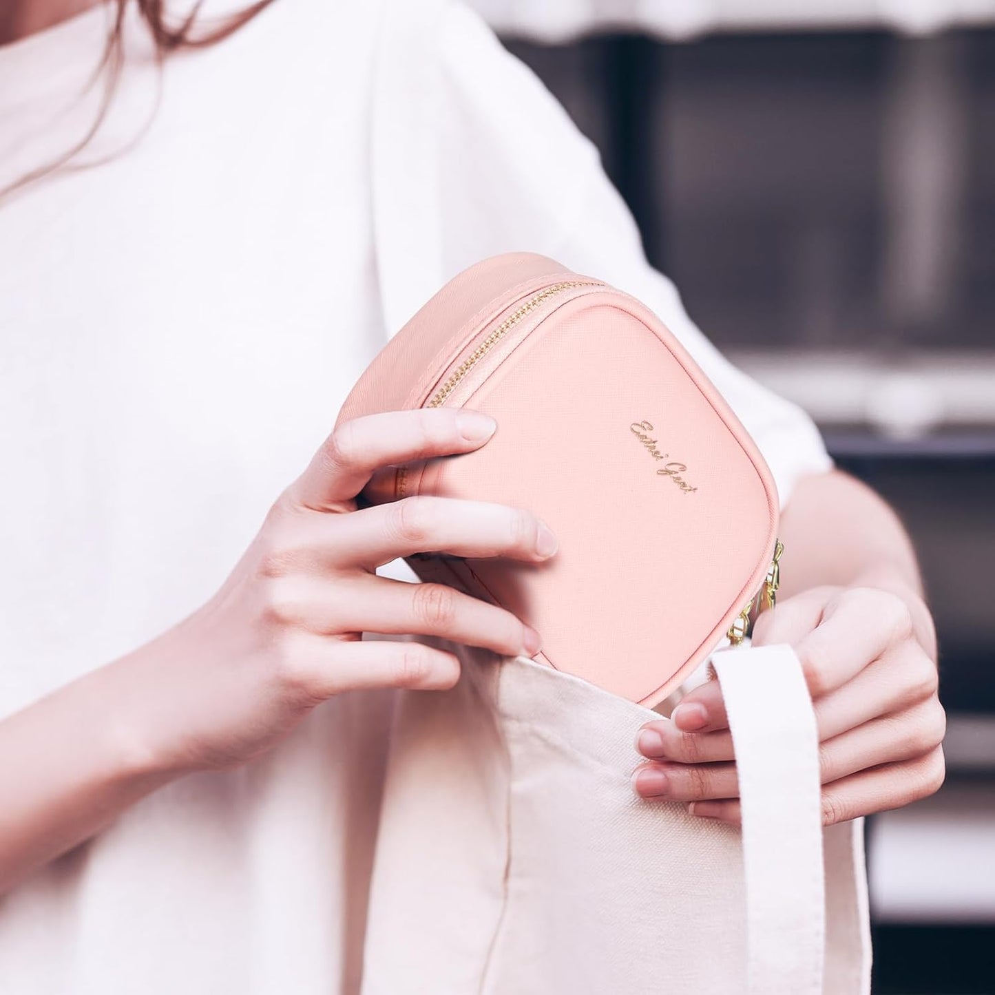 Small Makeup Bag Travel Train Case with Mirror and Light Mini Travel Make up for Women Train Case Cosmetic Organizer 3 Adjustable Brightness Toiletry Bag Portable Artist Storage